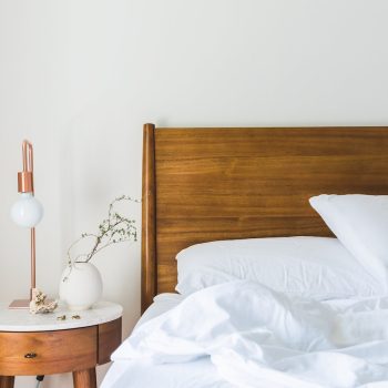 Jakie są najczęstsze błędy popełniane w sypialni, które negatywnie wpływają na sen?